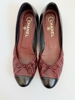 CHANEL 08A Karl Lagerfeld Bordeaux Black CC Cap Toe Ballet Flats 39